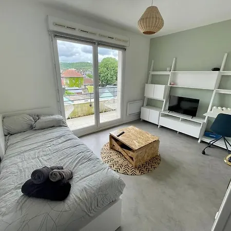 Apartament Le Studio Le Pasteur Avec Parking, Proche Quai